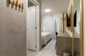 Basic Twin Room | Minibar, desk, free WiFi, bed sheets