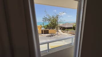 Minibar, escritorio, wifi gratis y ropa de cama