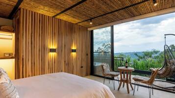 Minibar, caja de seguridad en la habitación, wifi gratis y ropa de cama