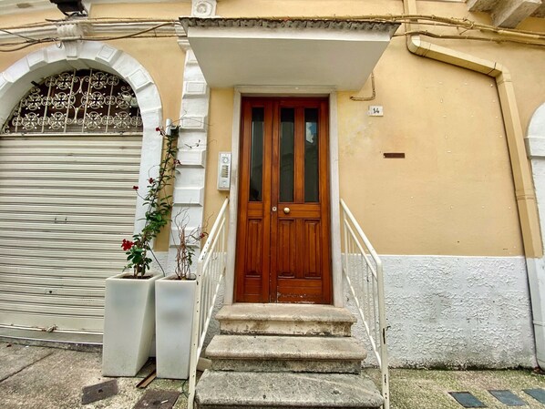 Exterior detail - Pellicciari 14 - Affitti Brevi Italia (Gravina in Puglia)