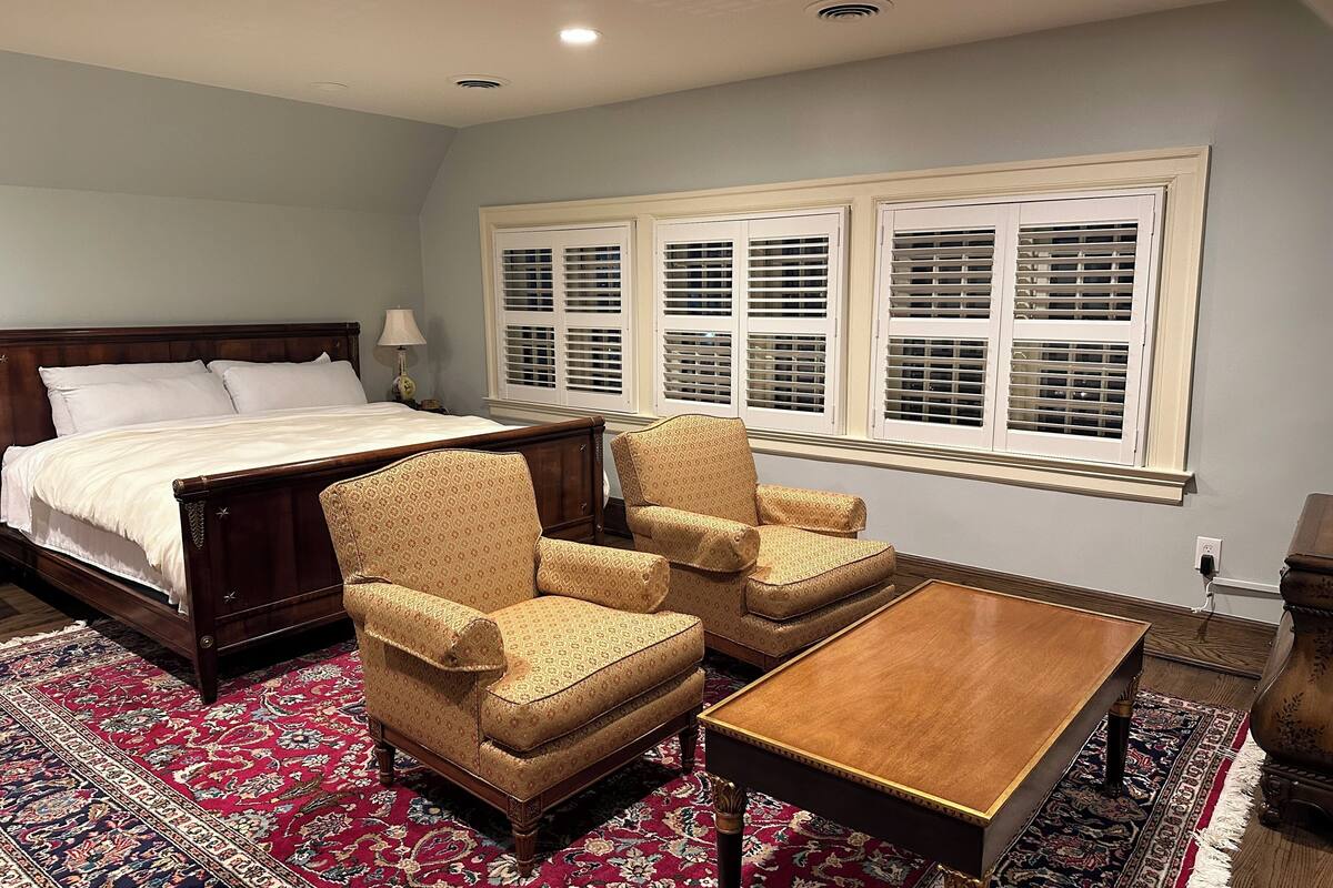 Zinnia Room | 1 bedroom, Frette Italian sheets, premium bedding, memory foam beds
