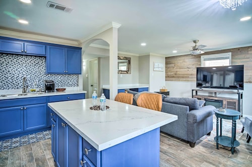 'Blue Cottage in the Bayou' w/ Private Yard!