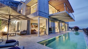 Lämmitetty uima-allas