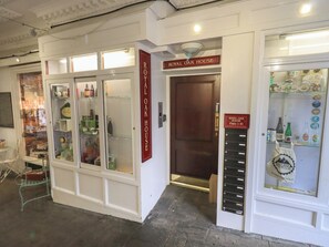 المنشأة من الداخل