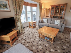 Cottage | Living area - Peak View (Keswick)