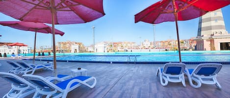 4 piscines extérieures