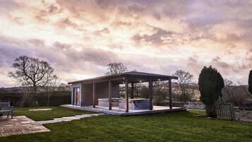 Cottage | Property grounds