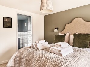 Casa de campo | 10 habitaciones, decoración personalizada y muebles diferentes 