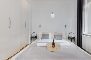 Departamento, 1 habitación, cocina, junto a la playa | 1 habitación y ropa de cama 