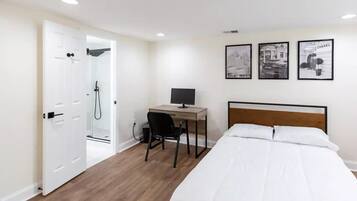Desk, iron/ironing board, WiFi, bed sheets