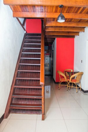 Eenvoudig appartement | Uitzicht vanuit de kamer