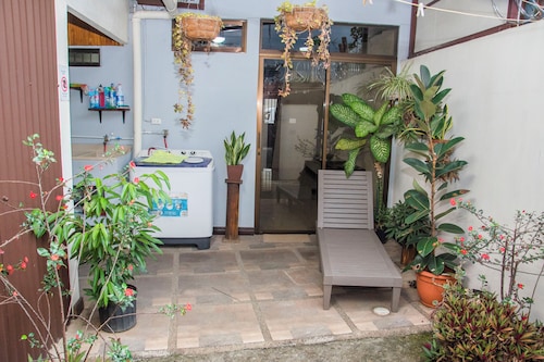 Aloj Entero 1km Juan Santamaría Airport