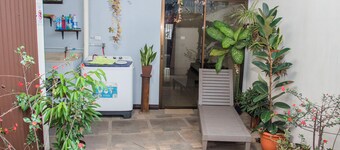 Aloj Entero 1km Juan Santamaría Airport