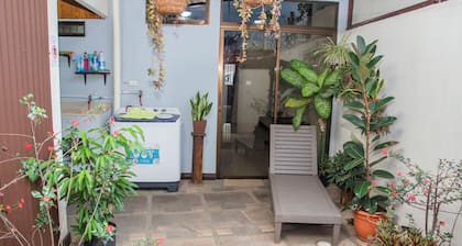 Aloj Entero 1km Juan Santamaría Airport