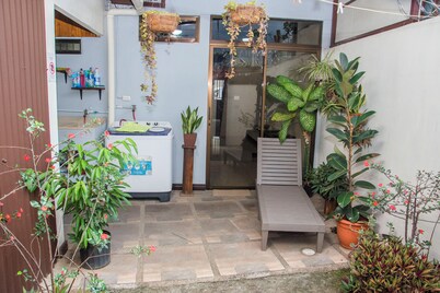 Aloj Entero 1km Juan Santamaría Airport