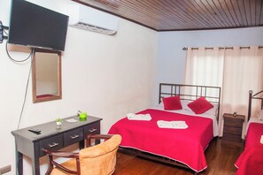 Eenvoudig appartement | Individueel gemeubileerd, een laptopwerkplek, verduisterende gordijnen