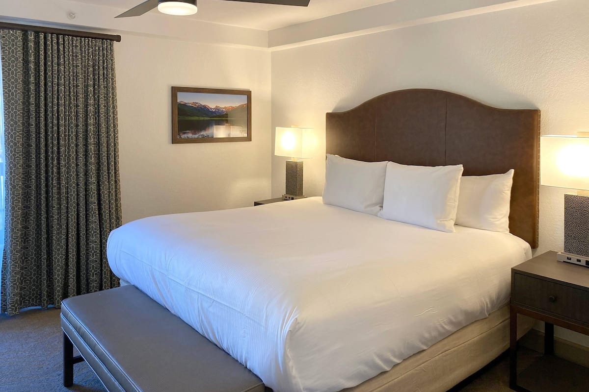 1 bedroom, premium bedding, in-room safe, laptop workspace