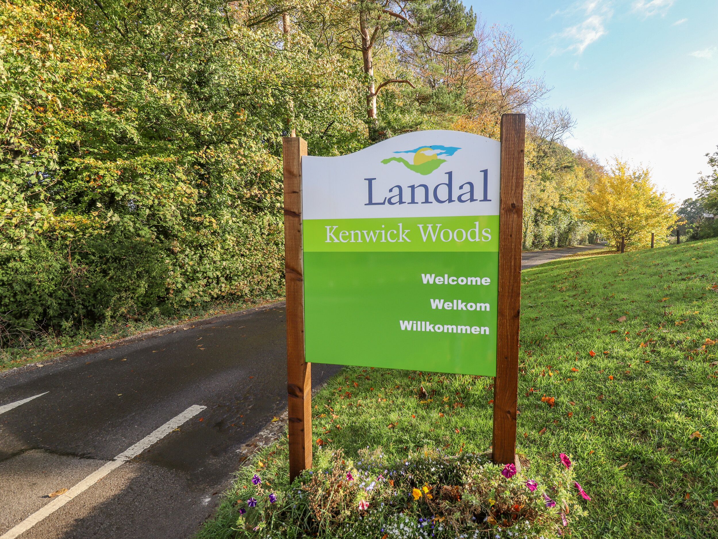 Señal de bienvenida a Kenwick Woods en Lendal.
