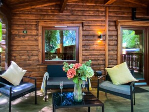 Terrace/patio - Leafy Hollow Lodge (Louth)