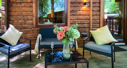 Leafy Hollow Lodge