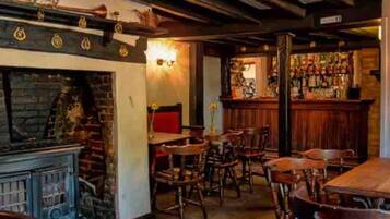 Ferienhaus, 1 King-Bett | Bar (in der Unterkunft)