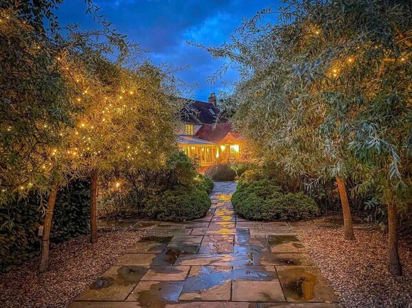 Cottage, 1 King Bed | Garden - Cottage in Area of Outstanding Natural Beauty (Didcot)