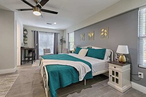 5 bedrooms, desk, iron/ironing board, travel cot