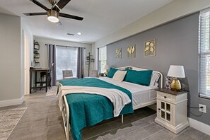 5 bedrooms, desk, iron/ironing board, travel cot