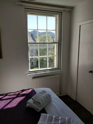 2 bedrooms, iron/ironing board, WiFi, bed sheets - University and Central Edinburgh (Newington)