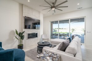 Smart TV, fireplace, stereo