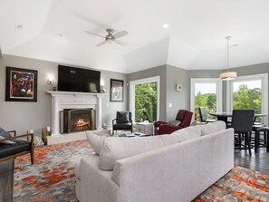 Smart TV, fireplace, books, stereo
