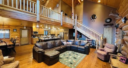 Big Bear Lodge: Private 7BR Hot Tub, Sauna, Fast WIFI, mountain cabin Park City