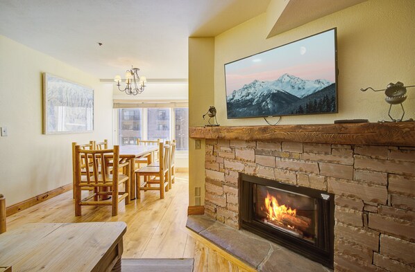Dining - Lodge at Mtn Village B257 | Ski-In/Out | Plaza View | Washer/Dryer | Pool | Hot Tub (Park City)