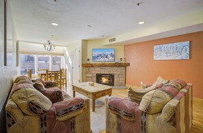 Smart TV, fireplace