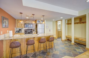 Fridge, microwave, oven, stovetop - Ski-in/Ski-out, Very Spacious, Kitchen + Laundry, with 2 Bathrooms! (Park City)