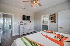 4 bedrooms, desk, iron/ironing board, free WiFi