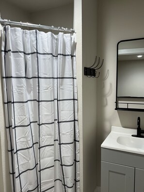 Combined shower/tub