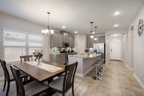 Fridge, microwave, oven, stovetop -  Luxury Beautiful House near SeaWorld and Six Flags Fiesta Texas  (San Antonio)