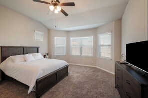 4 camere, una scrivania, ferro/asse da stiro, Wi-Fi gratuito