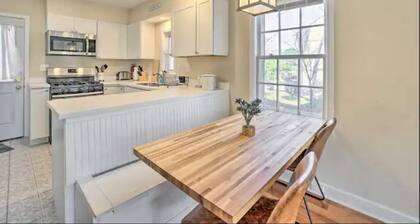 NEW! Cozy Memphis Abode ~ 5 Mi to Beale Street!