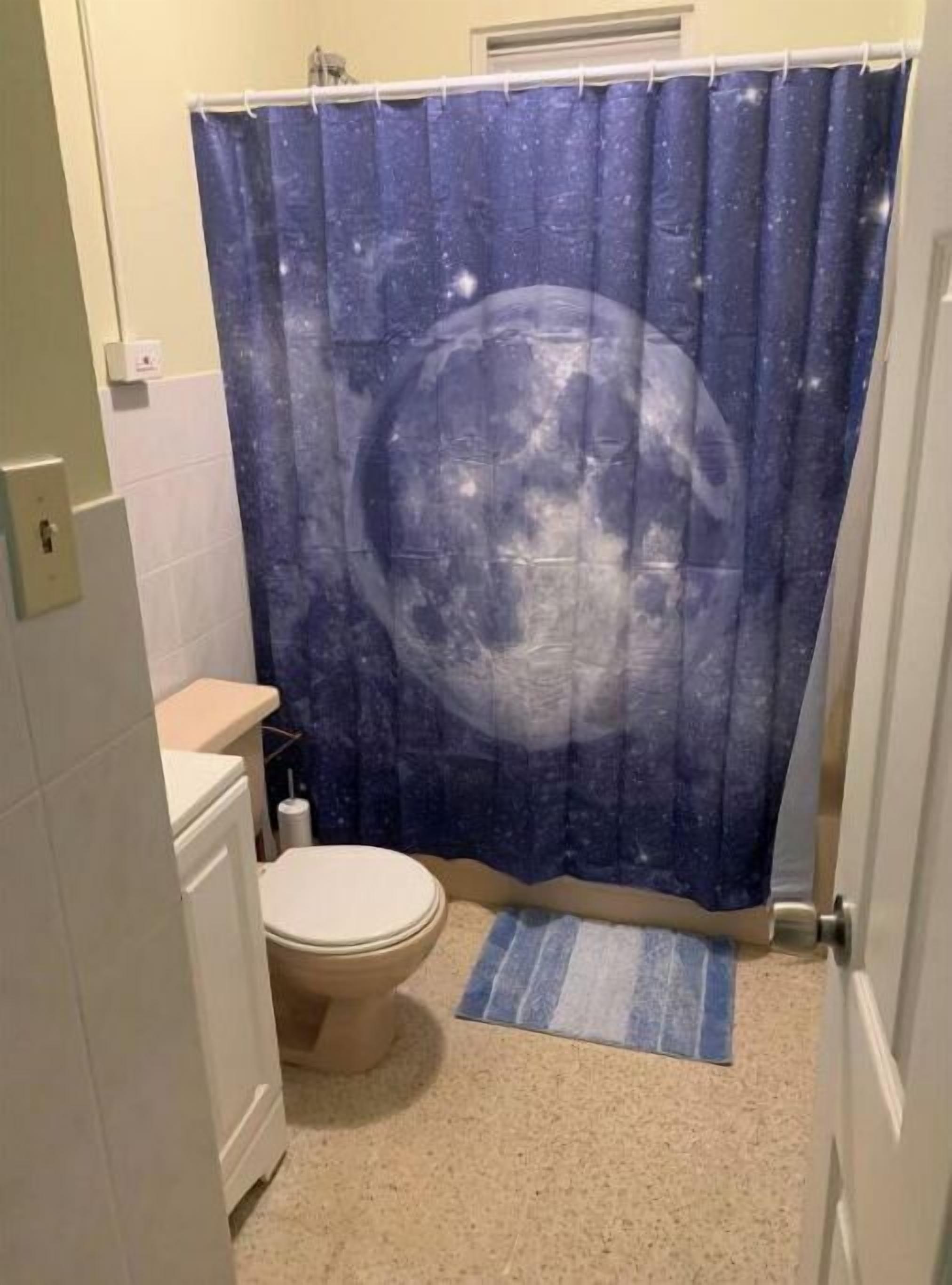 Toallas, jabón, papel de baño 