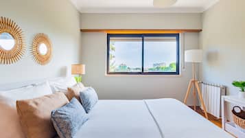 3 soverom, strykejern/-brett, internettilgang og sengetøy