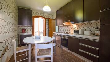 Fridge, oven, stovetop