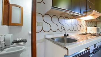 Frigorifero, forno, piano cottura