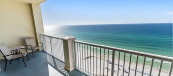 Pet friendly 2 bed+ hall alcove.16th fl. Oceanfront with Amazing Views. sleeps 8