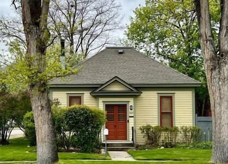 Exterior. Charming historic 2-bedroom South Side Hamilton home, 5-minute walk to downtown