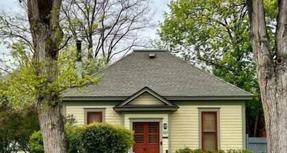 Charming historic 2-bedroom South Side Hamilton home, 5-minute walk to downtown