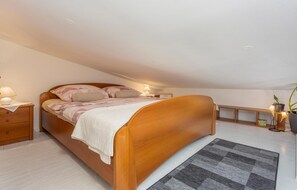 1 bedroom, iron/ironing board, travel cot, free WiFi