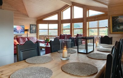 Cozy home in Straumgjerde with sauna