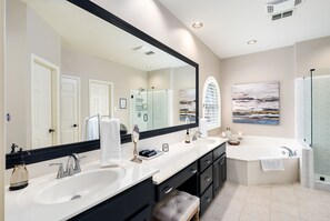 Shower, hair dryer, towels, soap - Luxury Retreat - Tranquil getaway with Pool, Hot Tub, Game Room, & 2 King Suites (San Antonio)